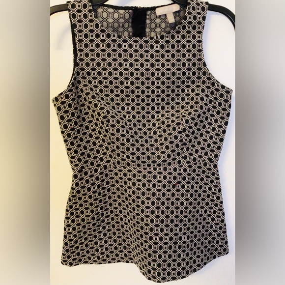Banana Republic Tops - Banana republic black white geometric print sleeveless blouse size 0
